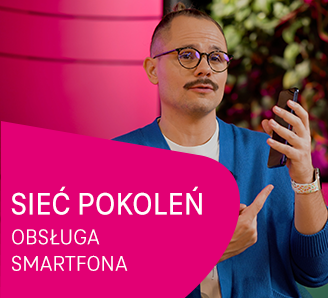 Zdjęcie przedstawia mężczyznę w okularach i niebieskim swetrze, trzymającego smartfon. Po lewej stronie znajduje się różowy kształt z tekstem SIEĆ POKOLEŃ OBSŁUGA SMARTFONA.