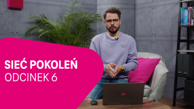 Zdjęcie przedstawia mężczyznę w okularach i fioletowej bluzie. Po lewej stronie znajduje się różowy kształt z tekstem SIEĆ POKOLEŃ ODCINEK 6.