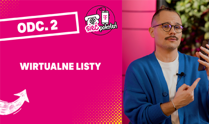 Zdjęcie z prezentacji wideo, po lewej stronie różowe tło z napisem ODC. 2 WIRTUALNE LISTY i logo Sieci Pokoleń T-Mobile. Po prawej stronie mężczyzna w okularach i niebieskim kardiganie wskazuje palcem na telefon.